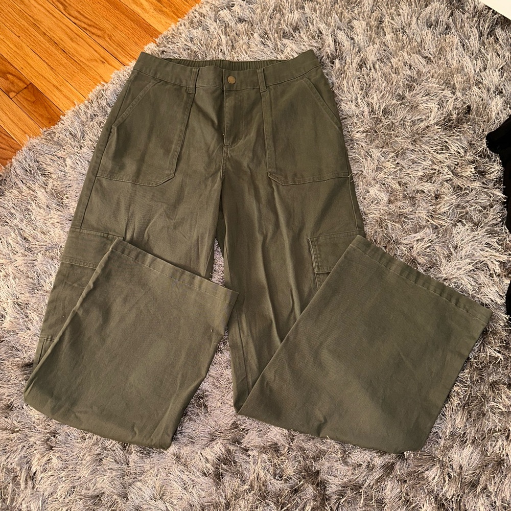 Woman’s Wild Fable Olive Green Cargo Pants